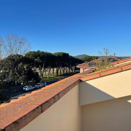Confortevole Camera Matrimoniale A 500 Mt Dal Mare Marina Di Carrara Eksteriør bilde