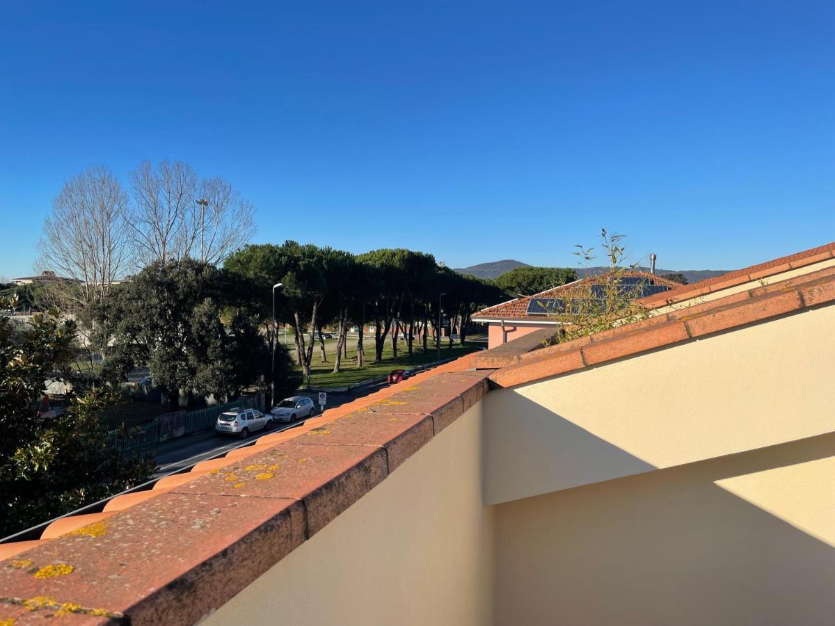 Confortevole Camera Matrimoniale A 500 Mt Dal Mare Marina Di Carrara Eksteriør bilde